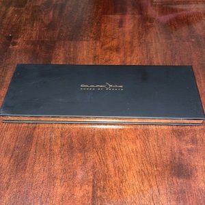 Coloured Raine Queen Of Hearts Palette